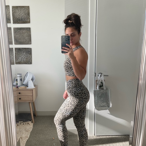 JOSIE NATORI | Matching Cheetah Print Active or Lounge Set - Picture 4 of 10